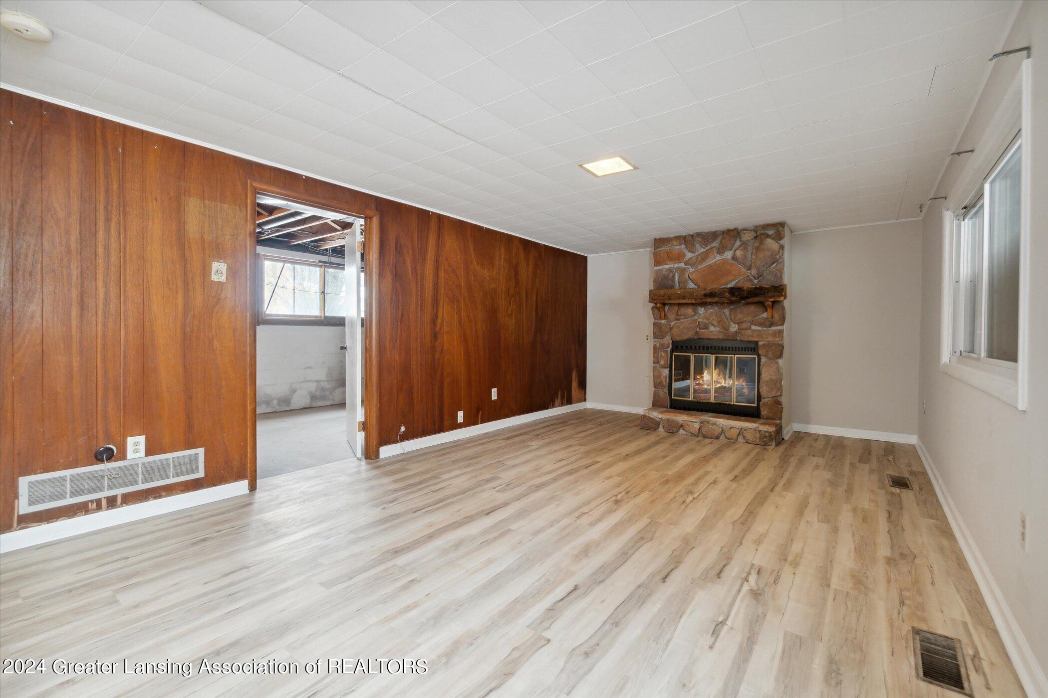 123 West Cavanaugh Road Lansing, MI 48910 - Photo 25 of 31 25