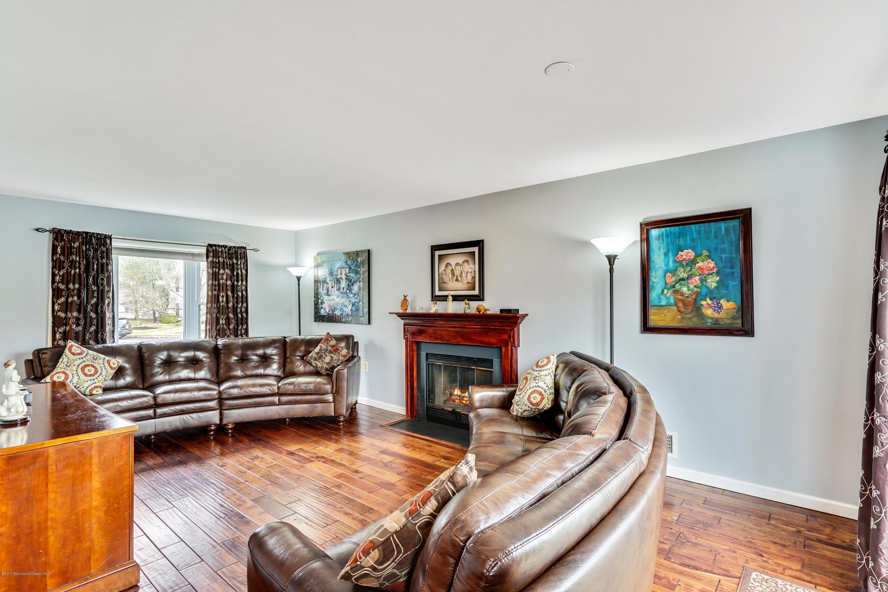 17 Shadow Ridge Court Howell, NJ 07731 - Photo 3 of 50 17 Shadow Ridge Ct Howell NJ-print-021-5