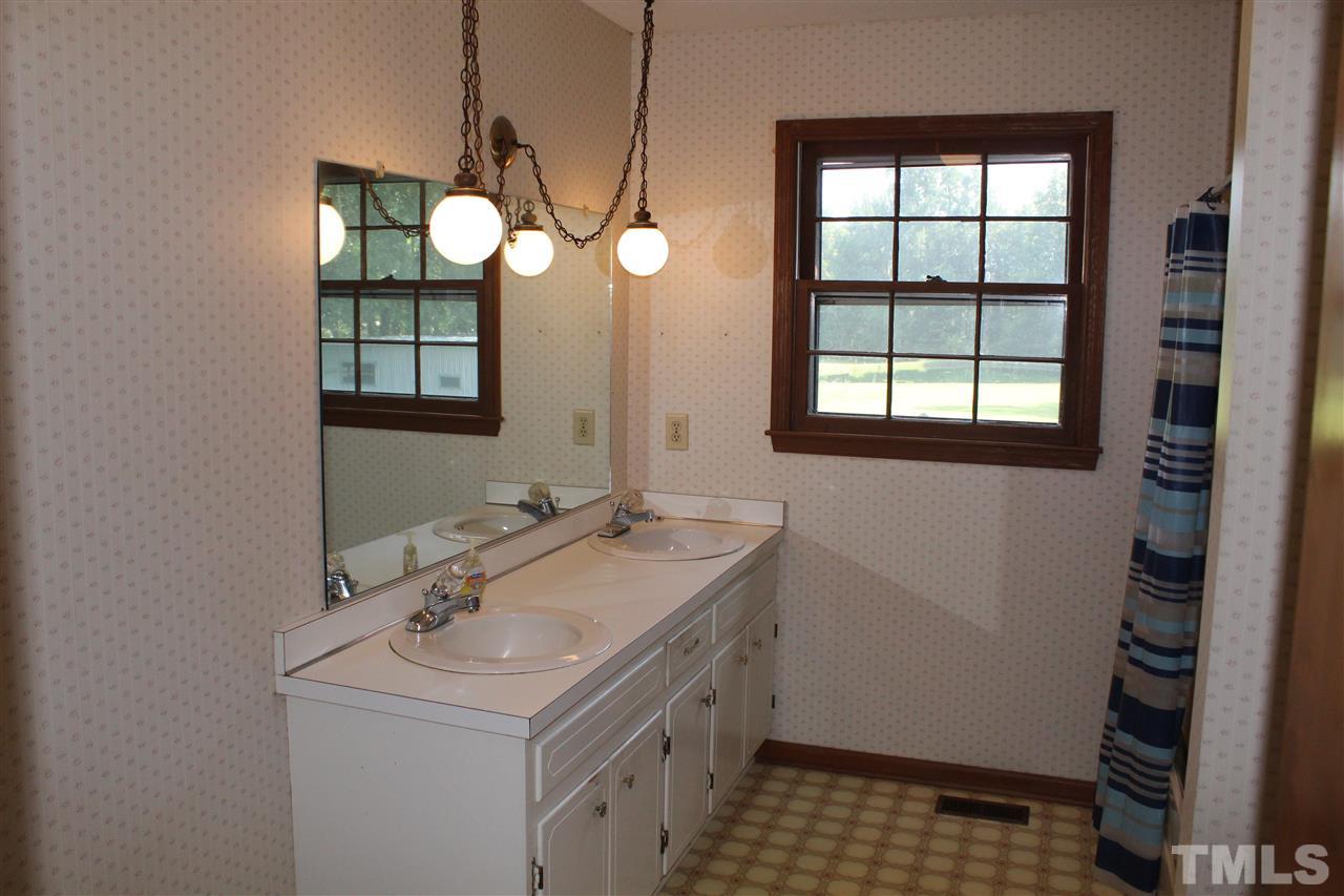 204 Railroad Road Benson, NC 27504 - Photo 14 of 17 Gallery Image 14
