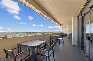 $1,200,000 | 400 Madison Street, Unit 802, Alexandria, VA 22314