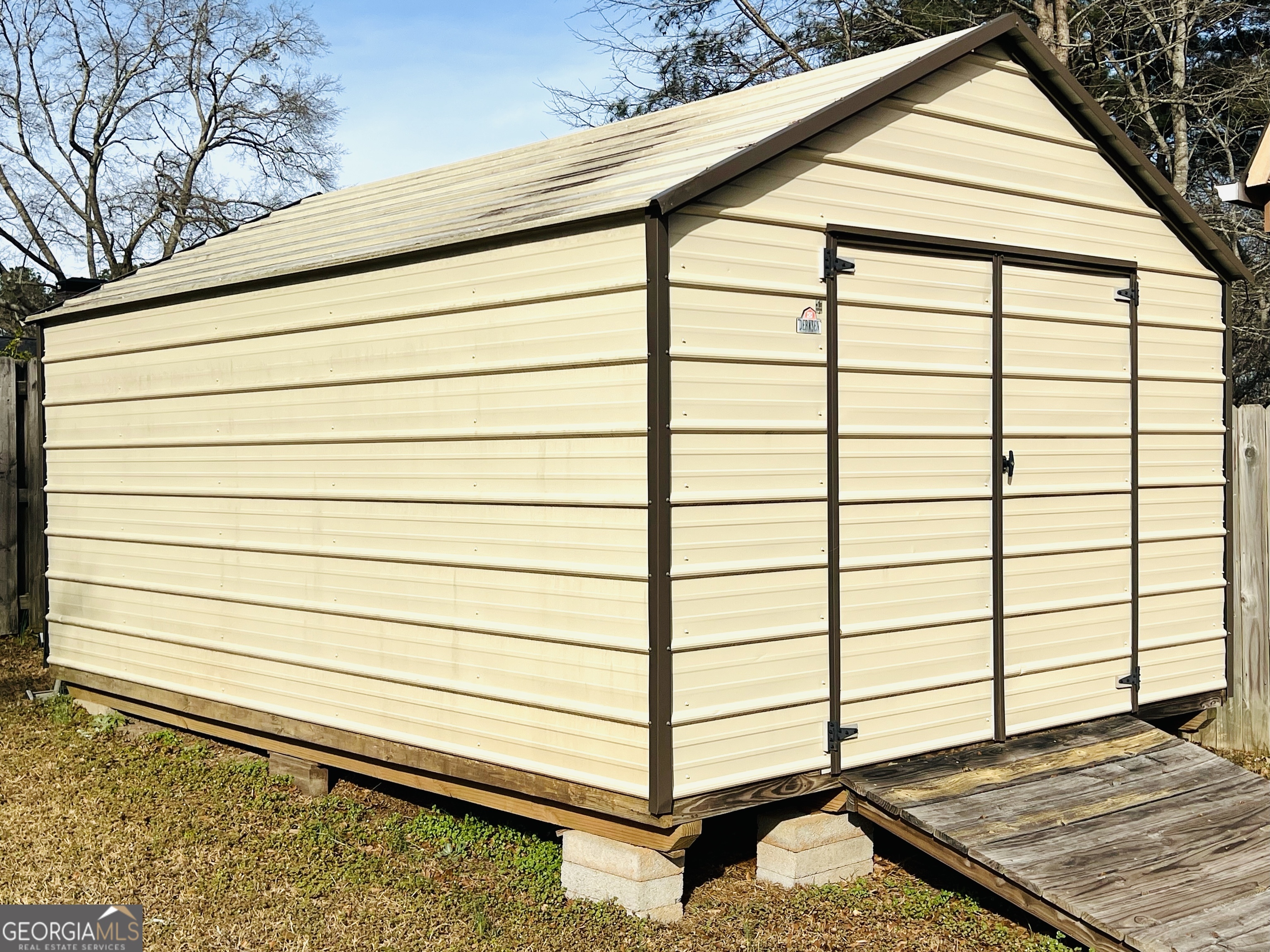 211 Clark Road Griffin, GA 30224 - Photo 25 of 25 a view of a balcony with a pot