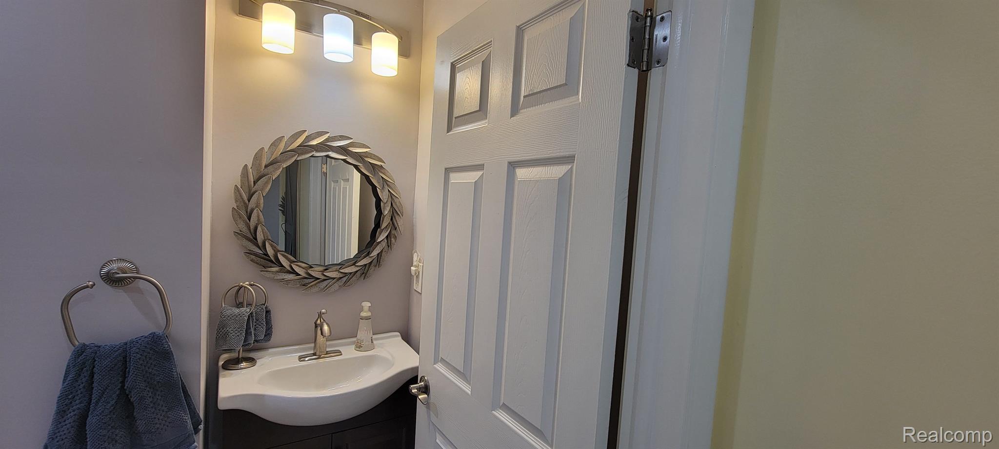 2740 Lake Angelus Road Waterford, MI 48329 - Photo 23 of 52 Gallery Image 23