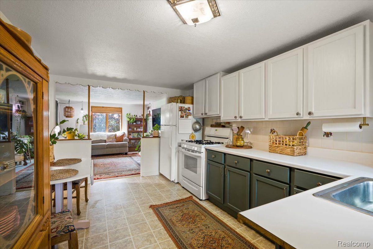9200 Davisburg Road Clarkston, MI 48348 - Photo 44 of 77 Apartment Kitchen