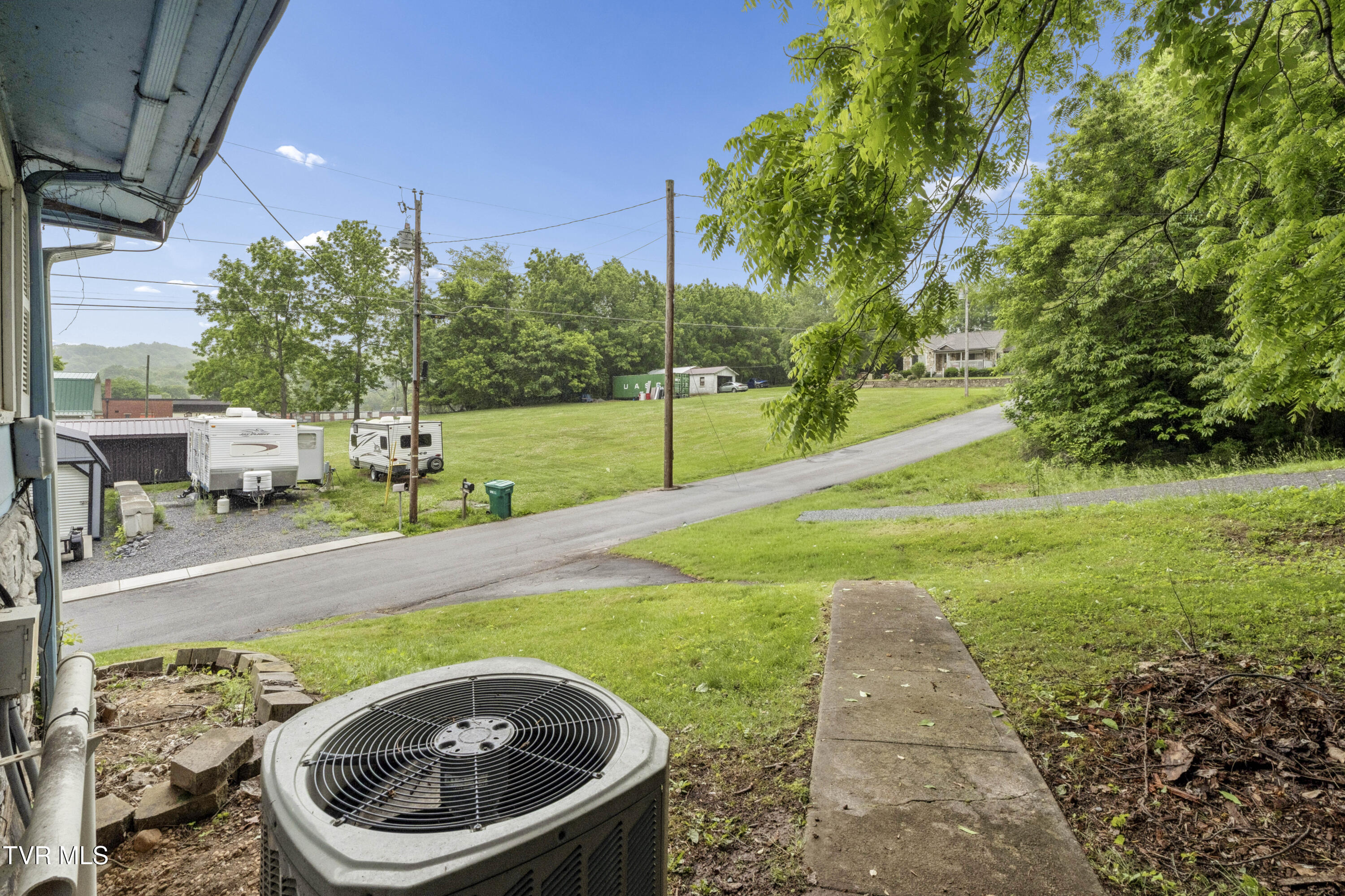 902 Diane Avenue Erwin, TN 37650 - Photo 30 of 33 Diane-29