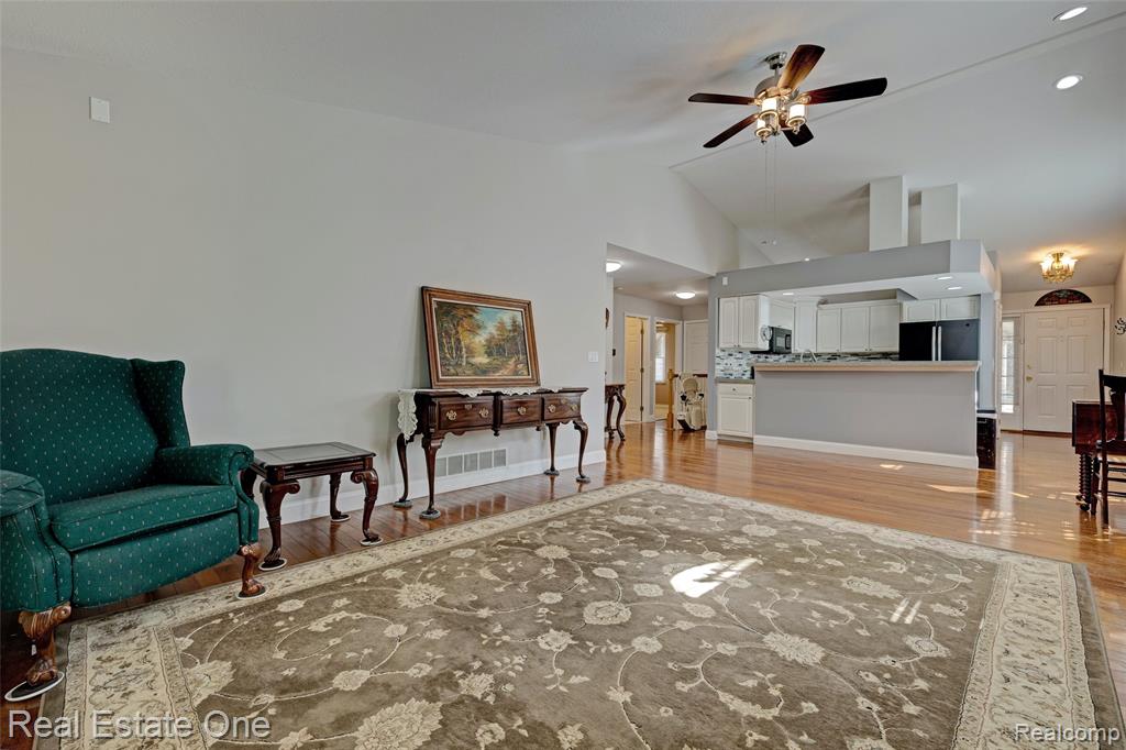 195 Inglewood Court, Unit 26 Linden, MI 48451 - Photo 5 of 60 Gallery Image 5