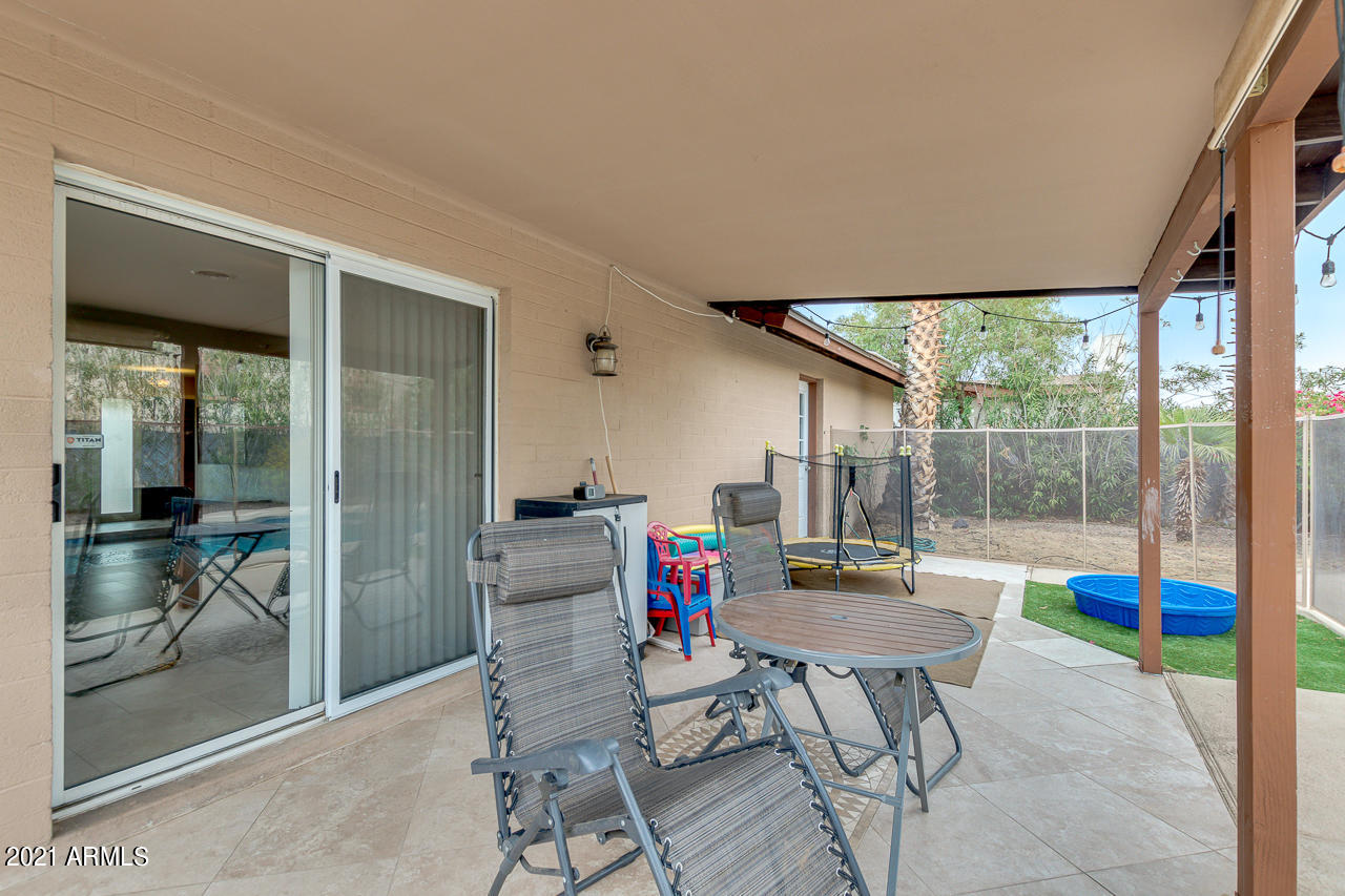 4215 West Dailey Street Phoenix, AZ 85053 - Photo 25 of 32 a reading room with furniture and a wooden floor