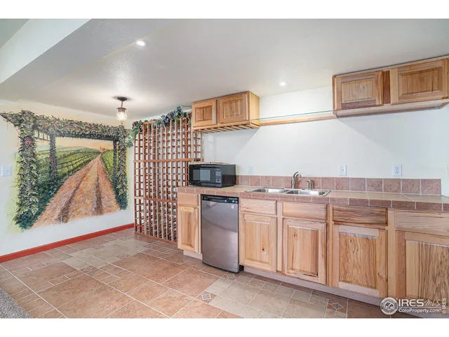 a view of livingroom with furniture