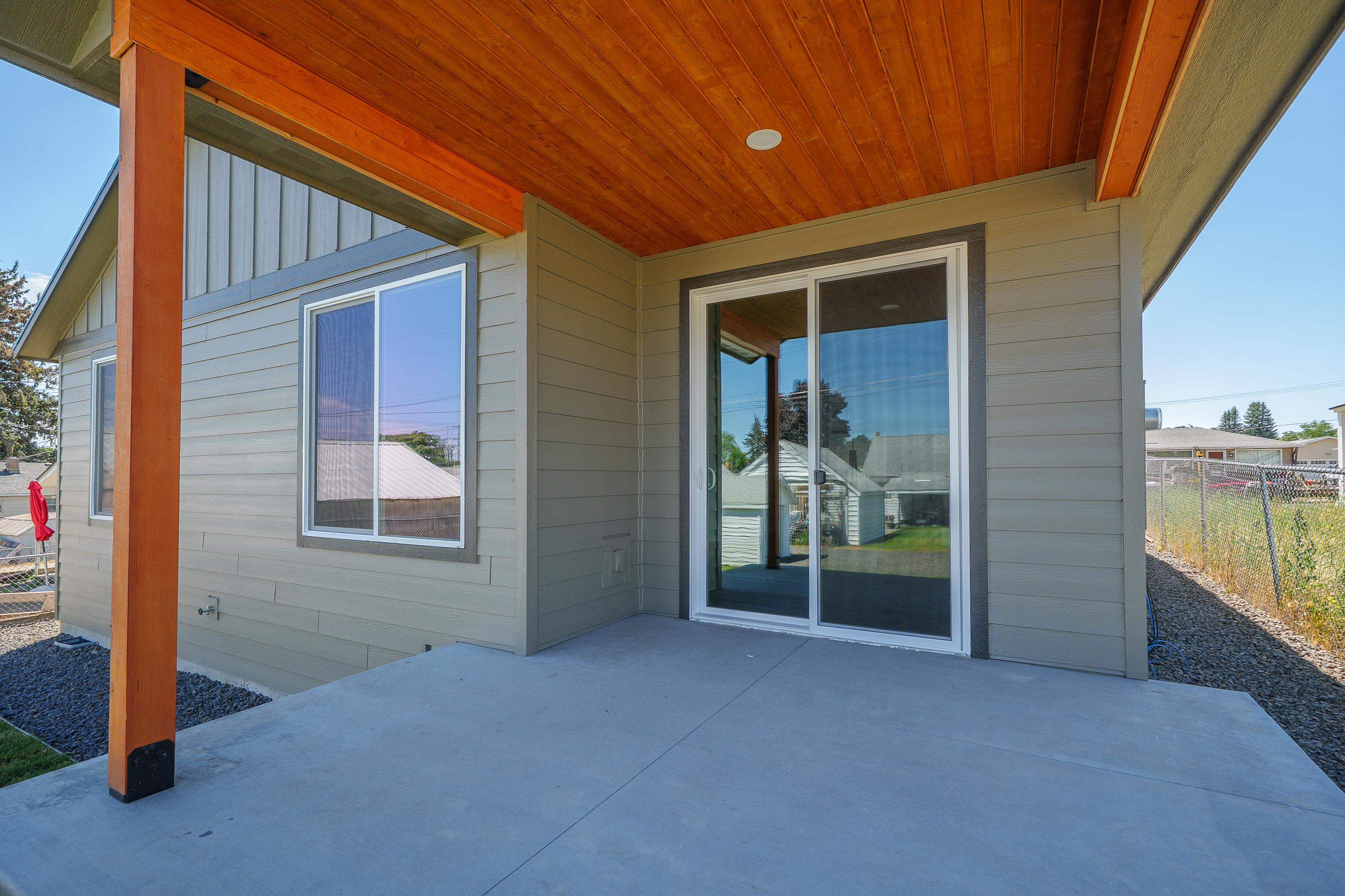 2011 East Longfellow Avenue Spokane, WA 99207 - Photo 33 of 40