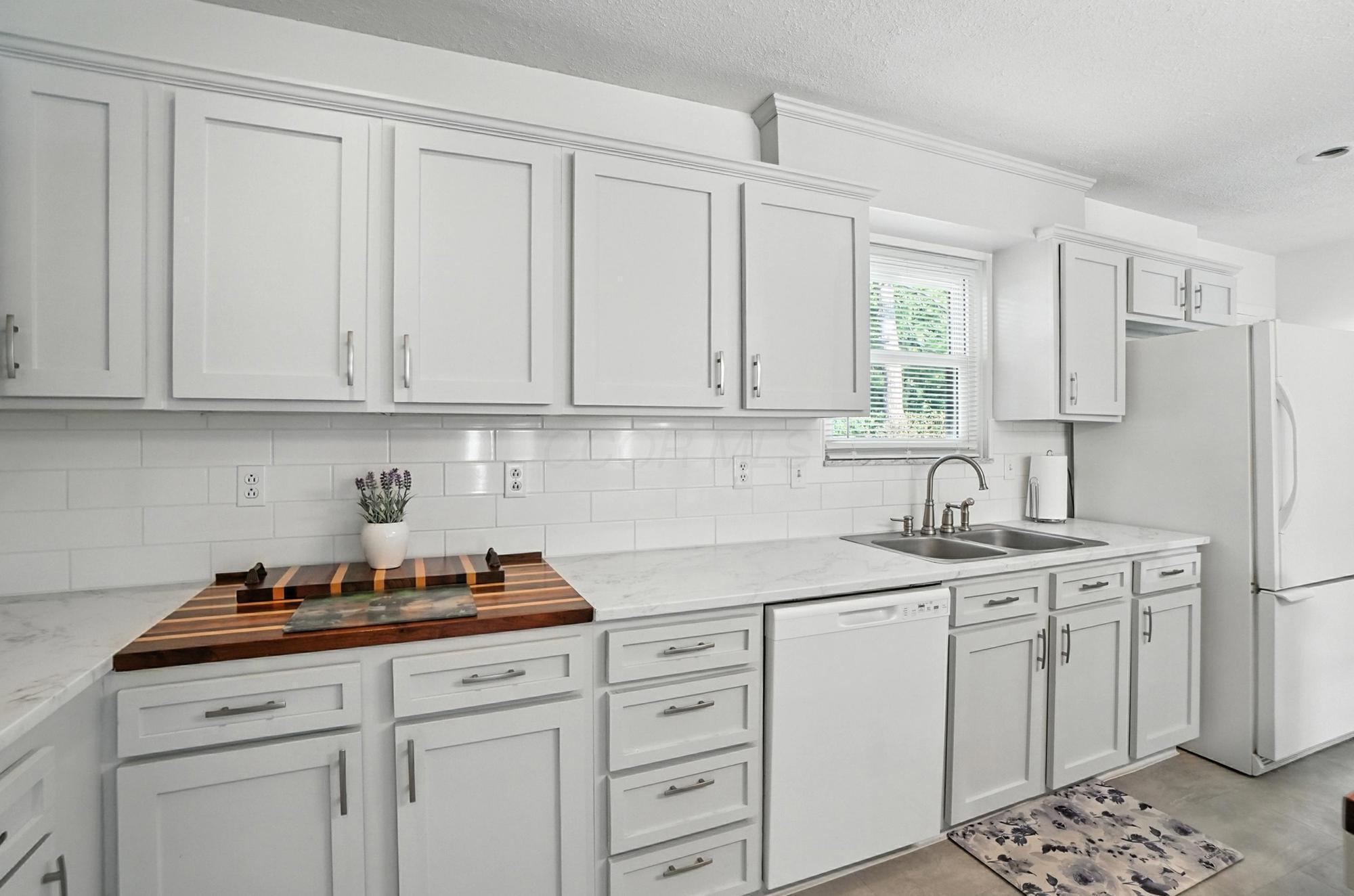311 North Hamilton Road Columbus, OH 43230 - Photo 10 of 45 013