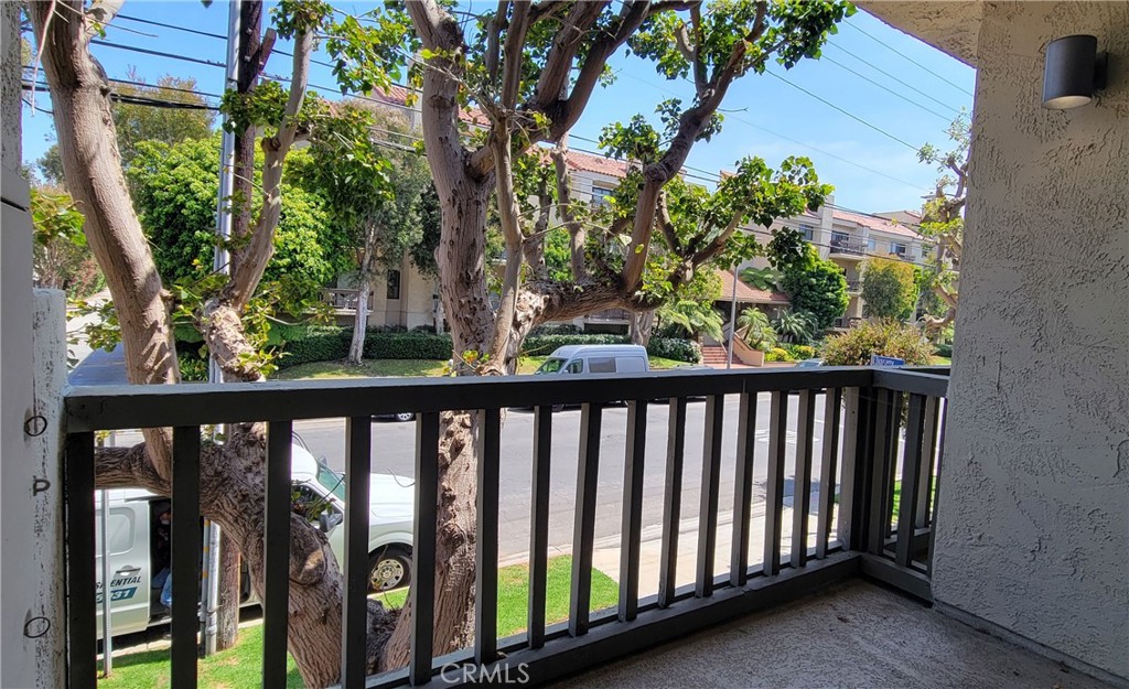 8740 Tuscany Avenue Playa del Rey, CA 90293 - Photo 19 of 21 a view of a balcony