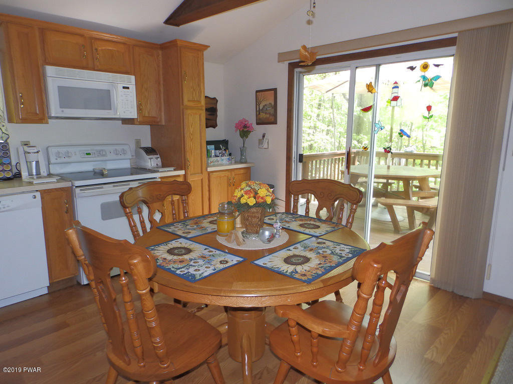 226 High Ridge Road Dingmans Ferry, PA 18328 - Photo 5 of 18 Dining room
