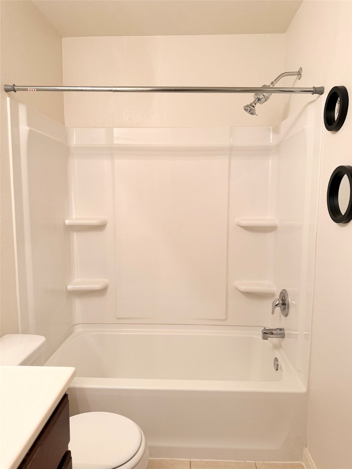 22418 Threefold Ridge Drive Hockley, TX 77447 - Photo 17 of 19 a bathroom with a sink a toilet and a bathtub