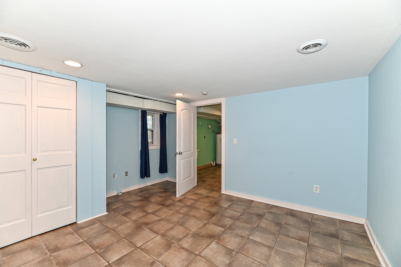 2220 South 14th Street Milwaukee, WI 53215 - Photo 20 of 27 2220 S 14th St