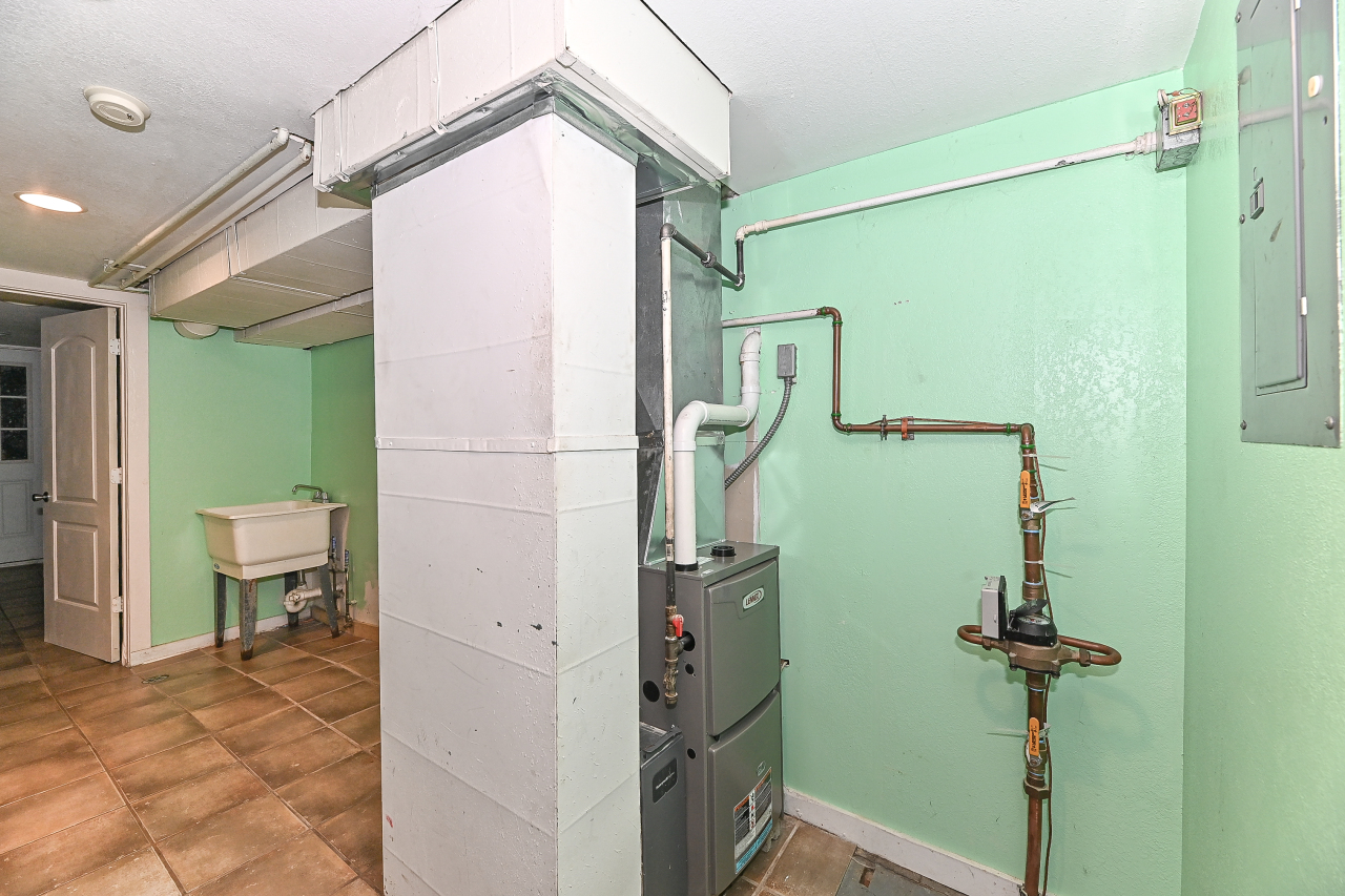 2220 South 14th Street Milwaukee, WI 53215 - Photo 22 of 27 New Furnace 2024