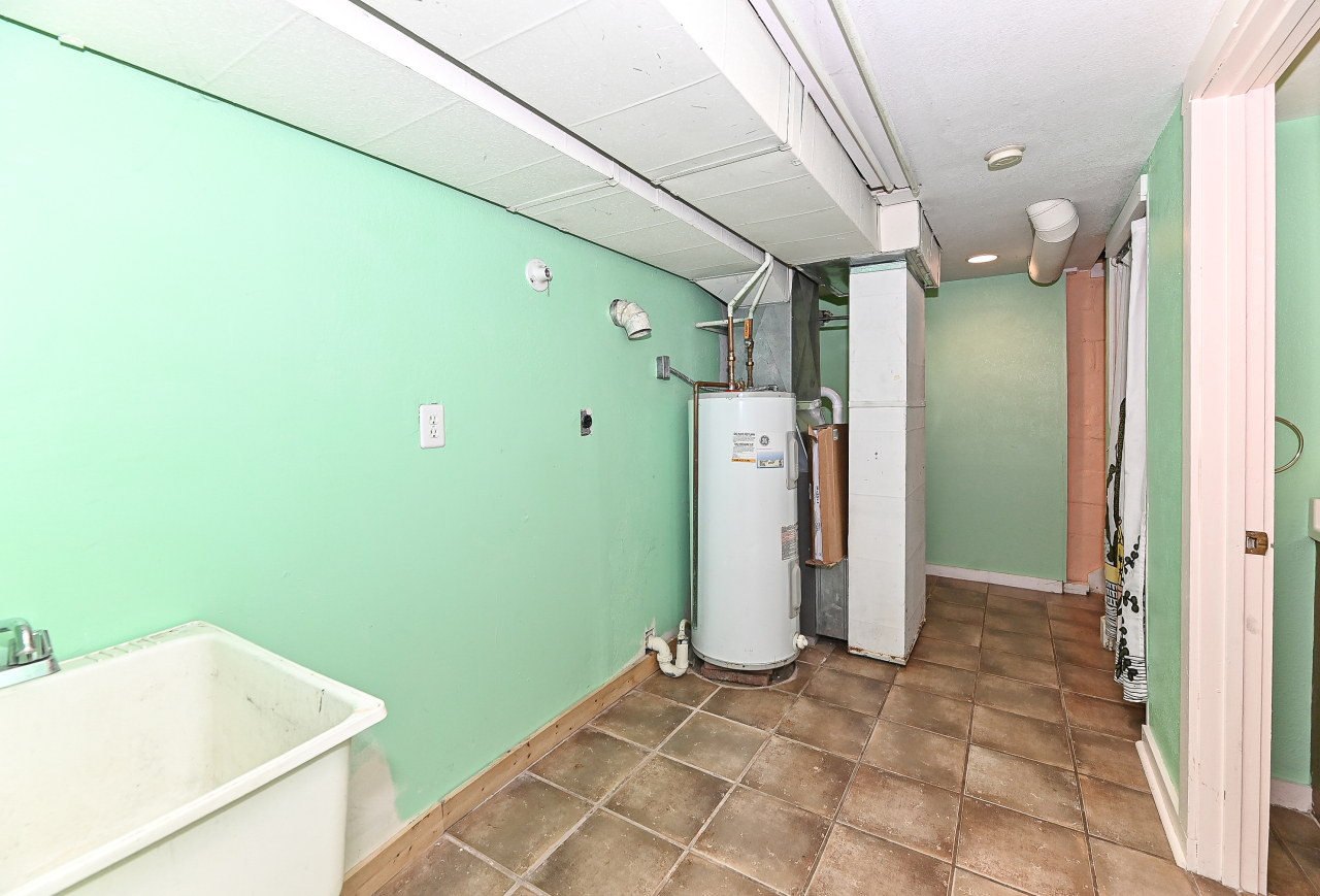 2220 South 14th Street Milwaukee, WI 53215 - Photo 23 of 27 WasherDryer hookups