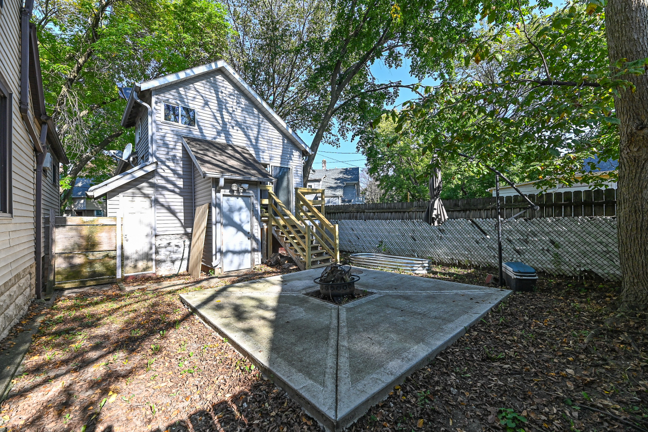 2220 South 14th Street Milwaukee, WI 53215 - Photo 24 of 27 Back of home