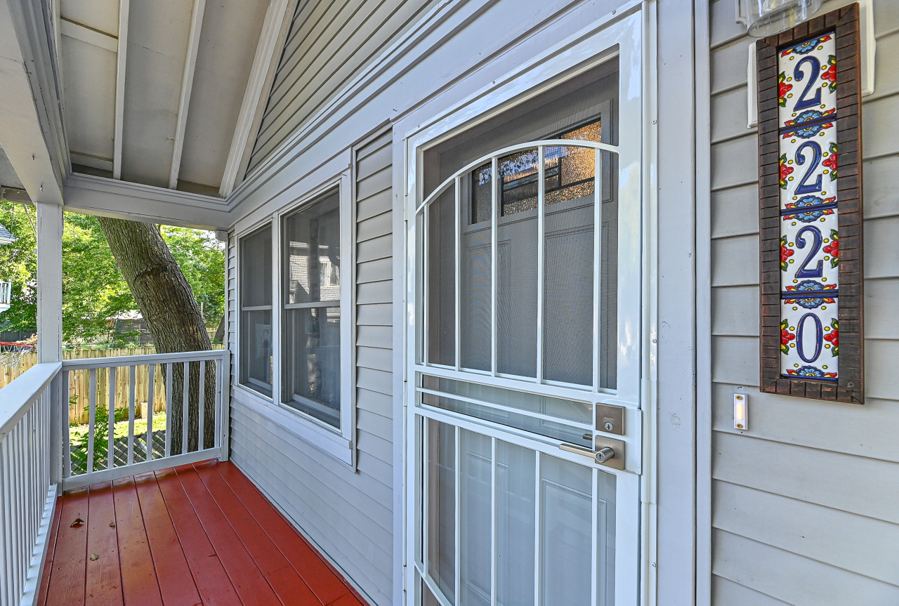 2220 South 14th Street Milwaukee, WI 53215 - Photo 4 of 27 2220 S 14th St