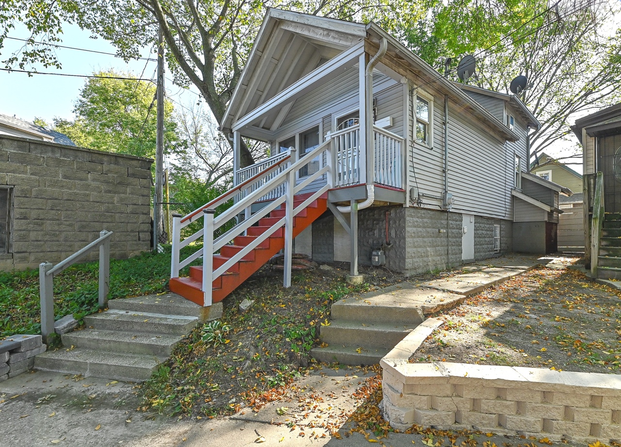 2220 South 14th Street Milwaukee, WI 53215 - Photo 6 of 27 2220 S 14th St