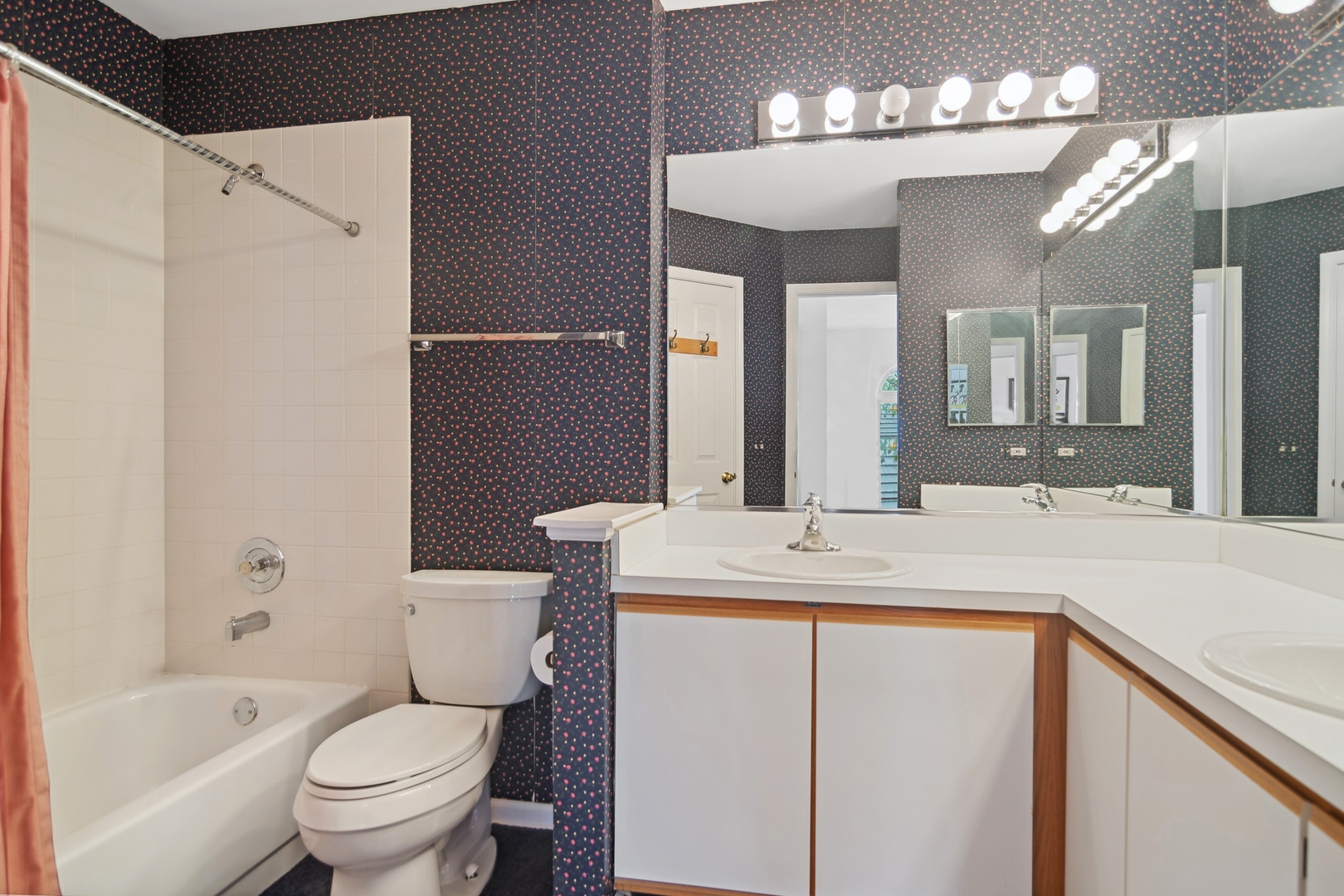 1068 Stillwater Road Elgin, IL 60120 - Photo 12 of 14 Gallery Image 12