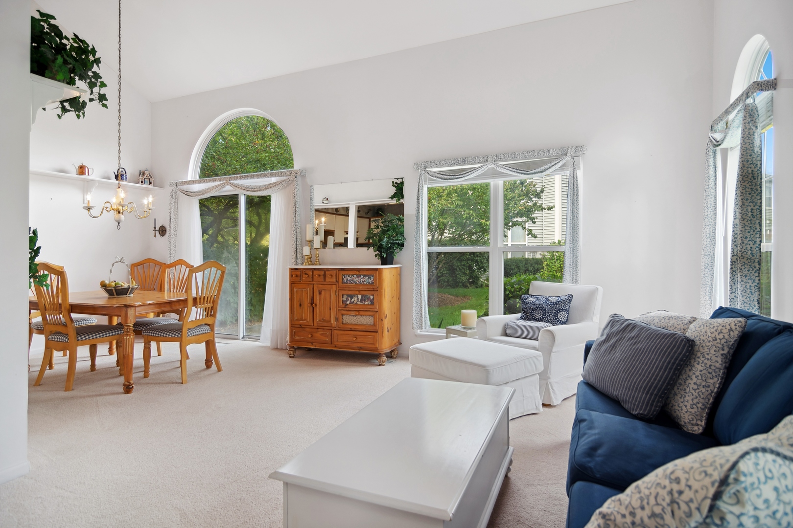 1068 Stillwater Road Elgin, IL 60120 - Photo 5 of 14 Gallery Image 5