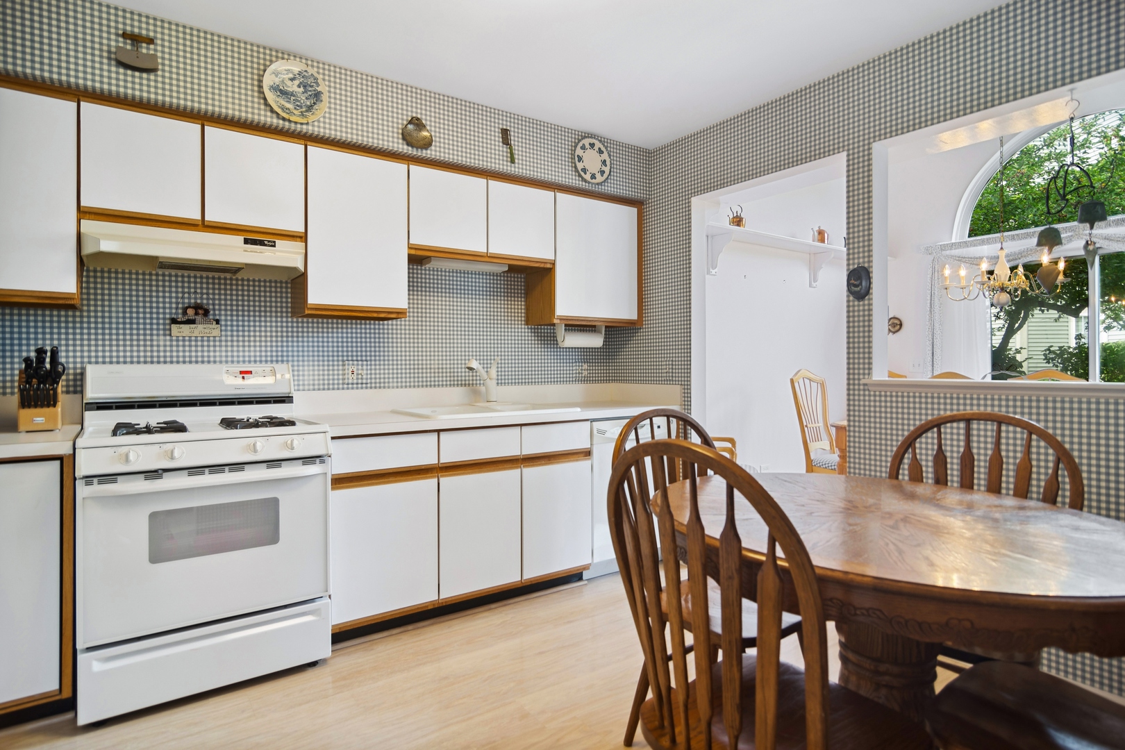 1068 Stillwater Road Elgin, IL 60120 - Photo 8 of 14 Gallery Image 8