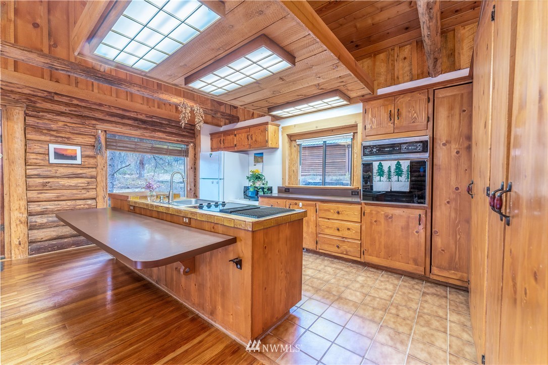 4540 Navarre Coulee Road Chelan, WA 98816 - Photo 6 of 38 Gallery Image 6