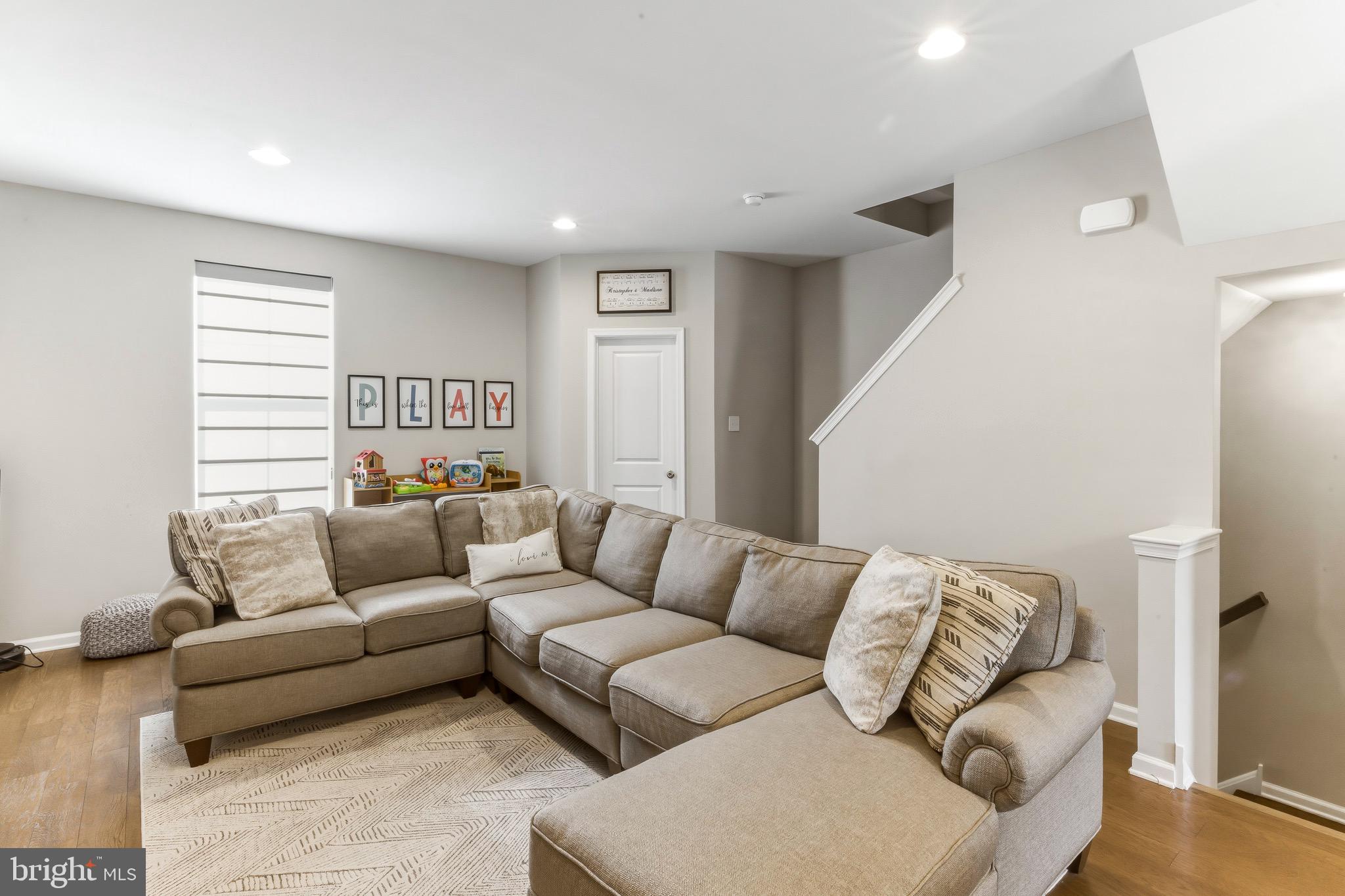 93 Aviary Road Thorofare, NJ 08086 - Photo 15 of 39 Living Room