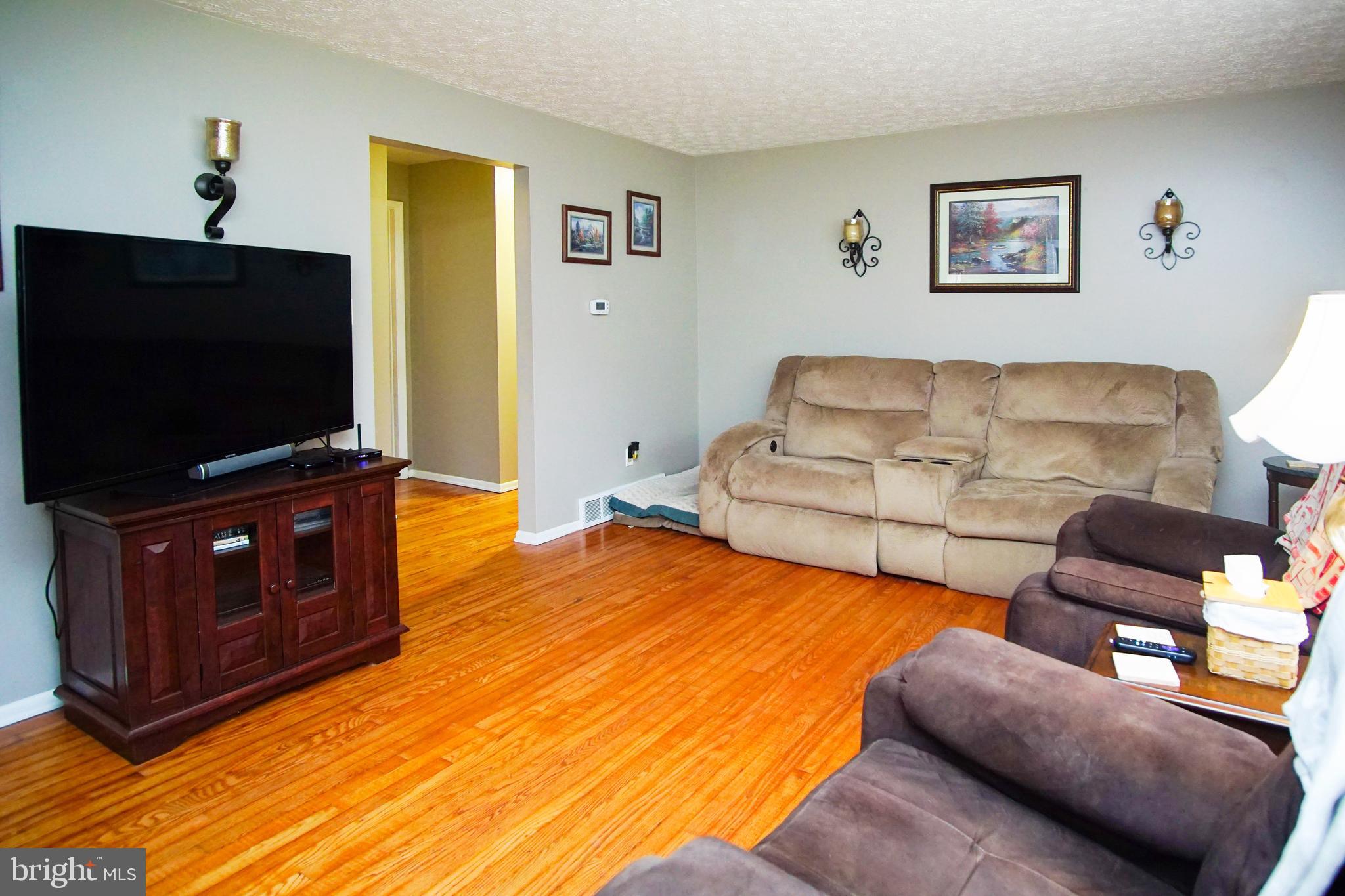 12806 Winchester Road Southwest Cumberland, MD 21502 - Photo 14 of 54 Living room...