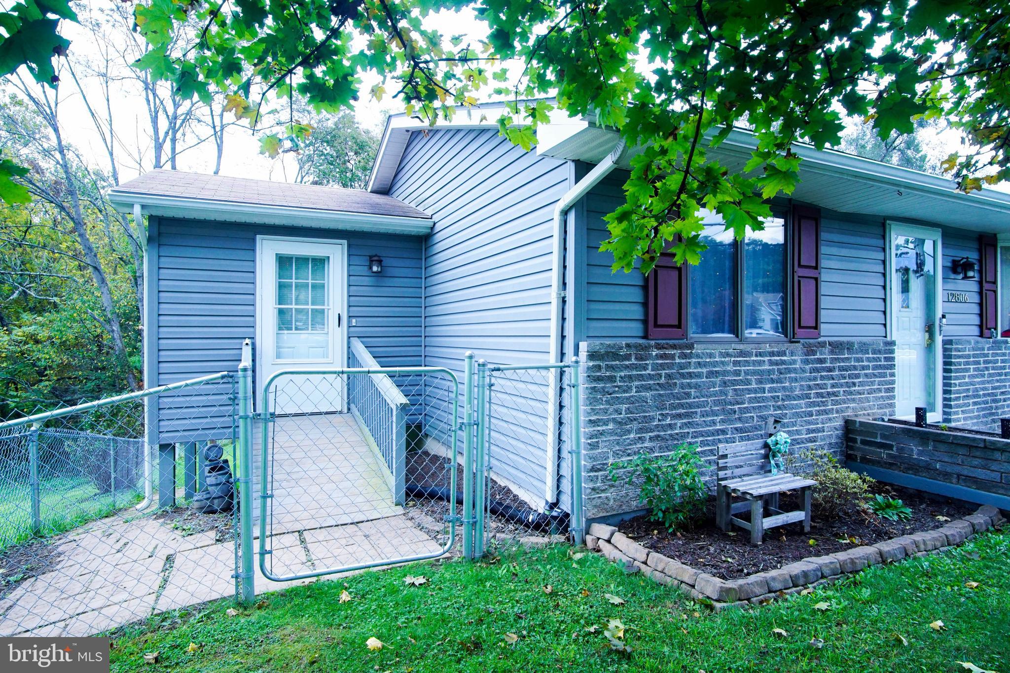 This side entrance is to laundry/mudroom...