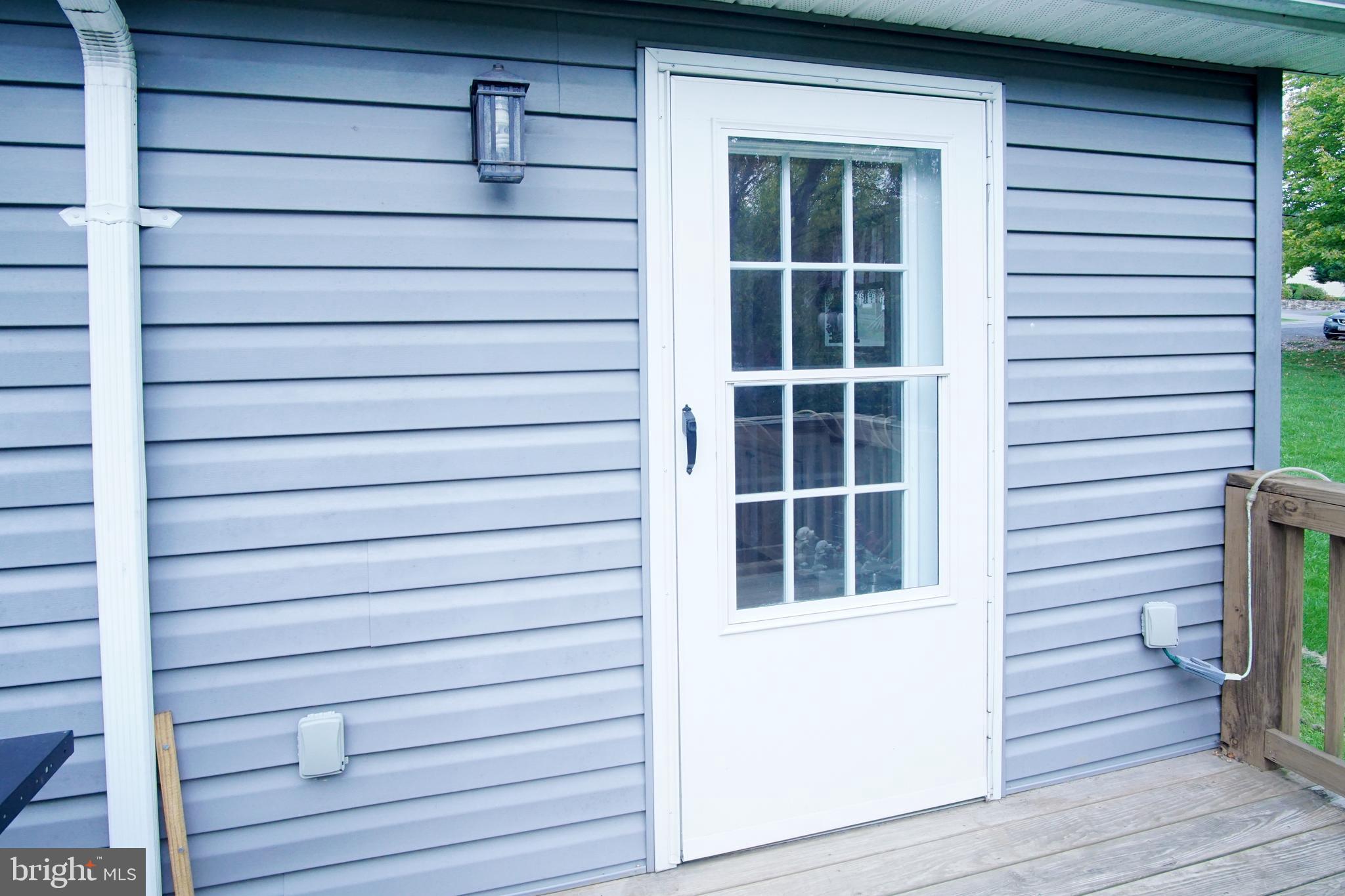 Rear door to deck...