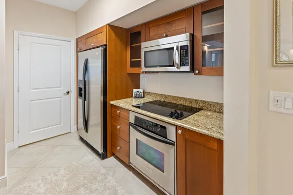 $2,800 | 275 Northwest Flagler Avenue, Unit 205, Stuart, FL 34994