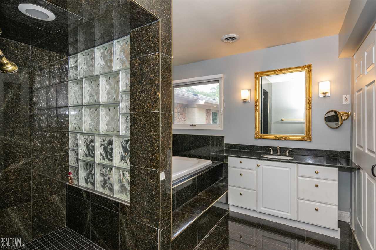 307 Oaklane Drive Rochester, MI 48306 - Photo 16 of 37 50024766-15.JPG