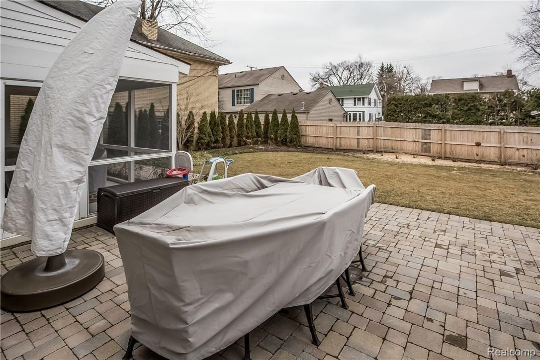 295 Washington Road Grosse Pointe, MI 48230 - Photo 50 of 60 051-Patio-2337949-large.jpg