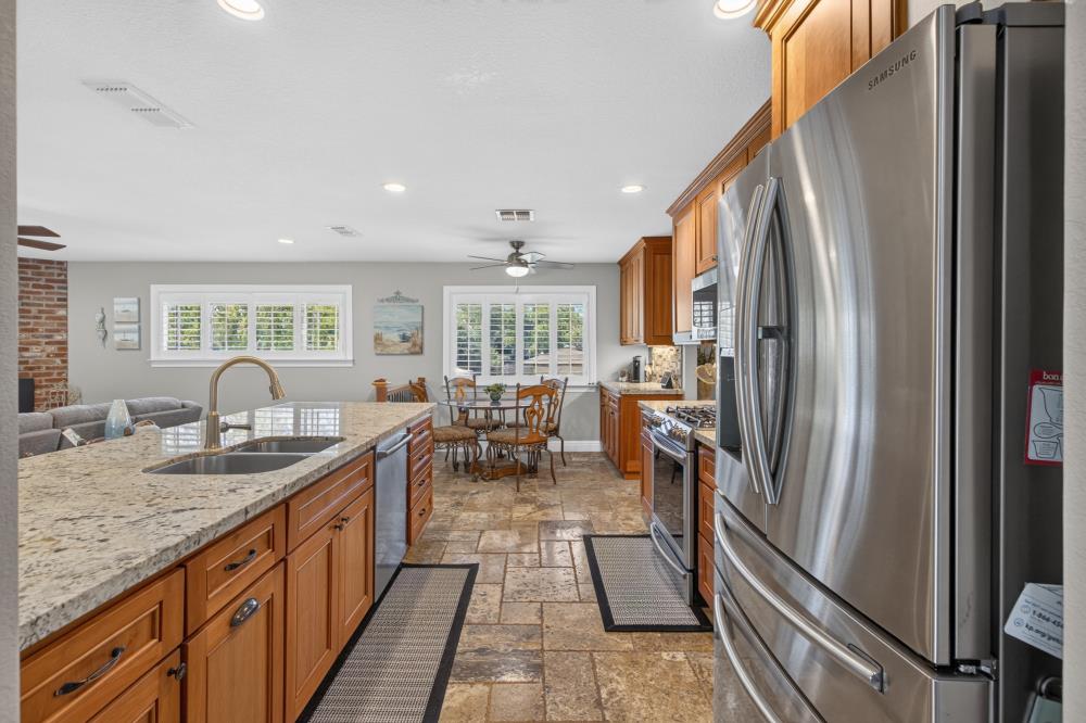 3812 Dell Road Carmichael, CA 95608 - Photo 12 of 64