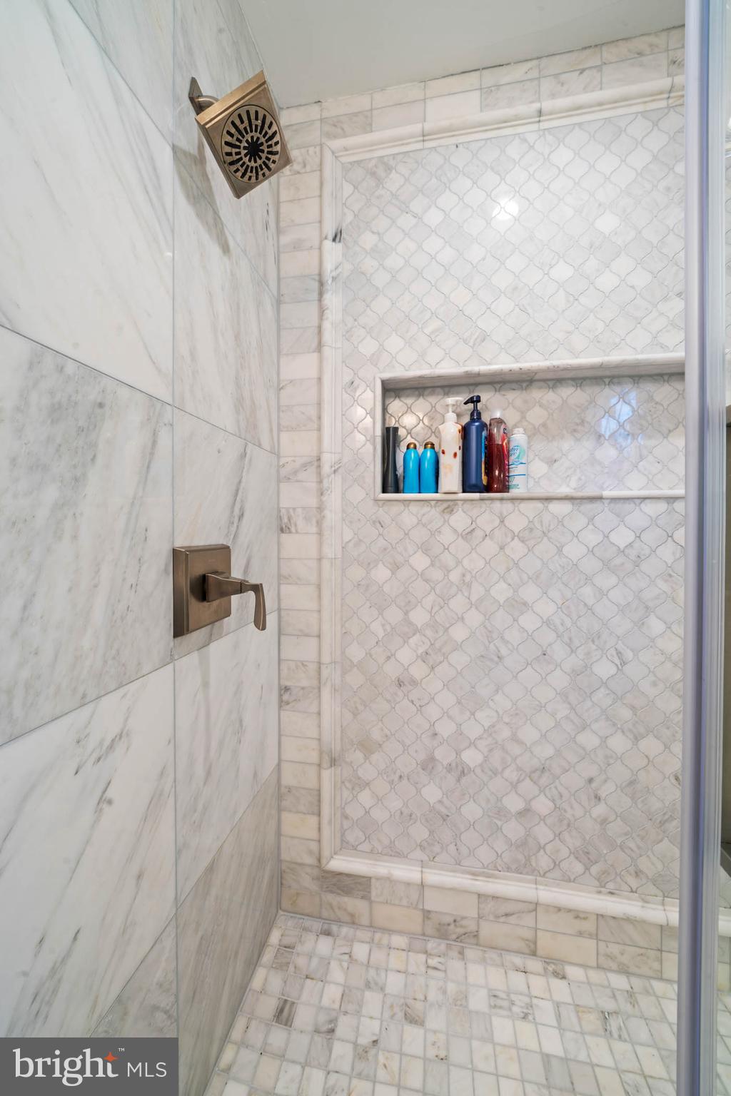 15304 Watergate Road Silver Spring, MD 20905 - Photo 39 of 78 Second bedroom ensuite bath