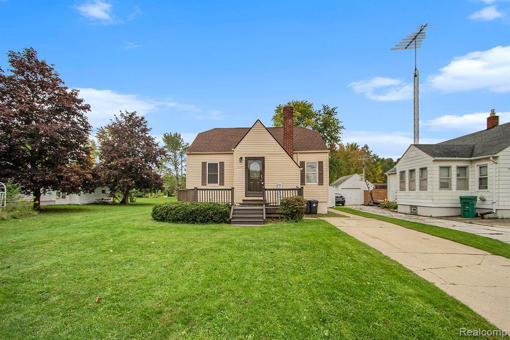 3895 Lapeer Road Port Huron, MI 48060 - Photo 2 of 29