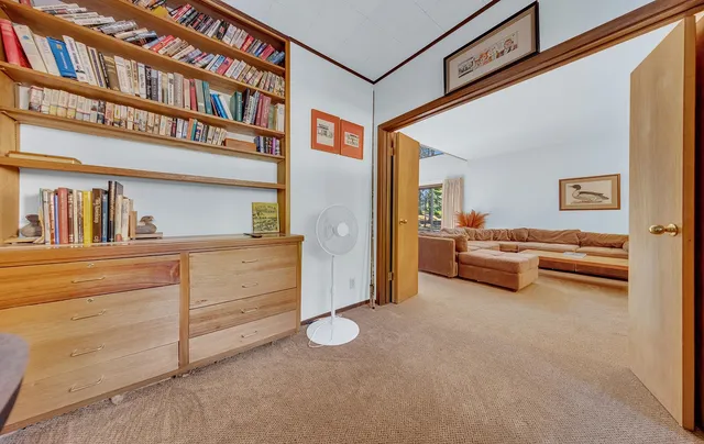 a view of livingroom with furniture
