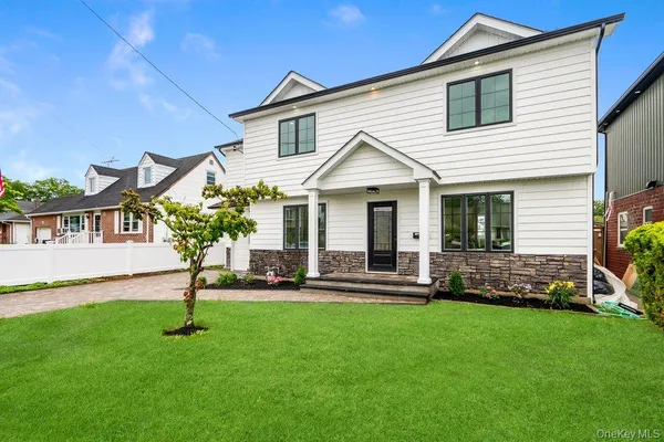$1,399,000 | 10 California Street, Hicksville, NY 11801