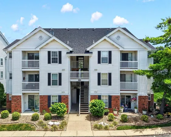 $179,900 | 16559 Victoria Crossing Drive, Unit A, Wildwood, MO 63040