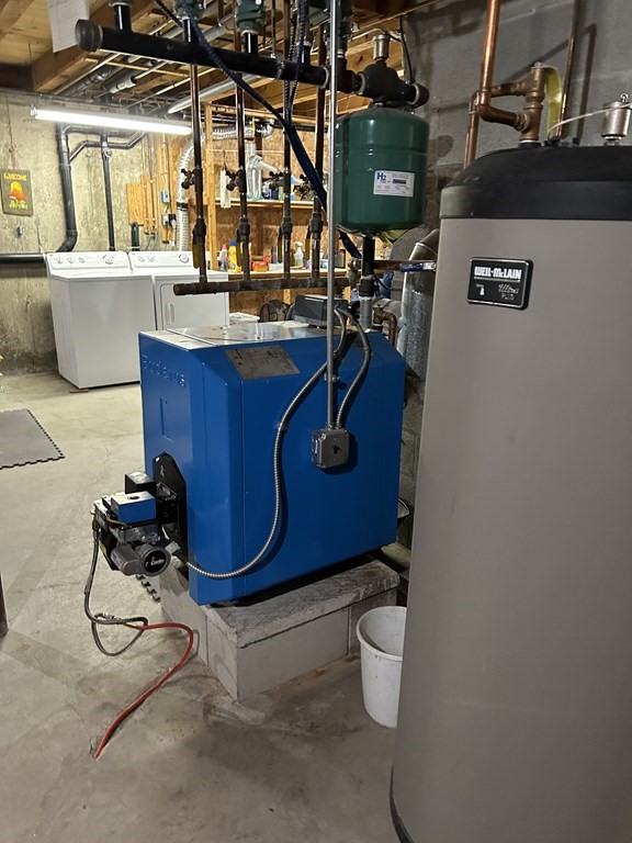 59 Paradise Lake Road Monson, MA 01057 - Photo 21 of 30 a room with gym equipment