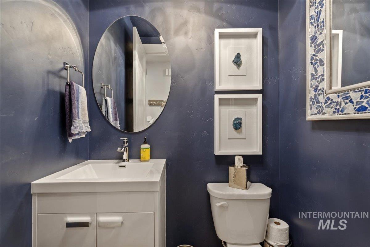 2616 West Neff Street Boise, ID 83702 - Photo 16 of 36 Bathroom with vanity and toilet