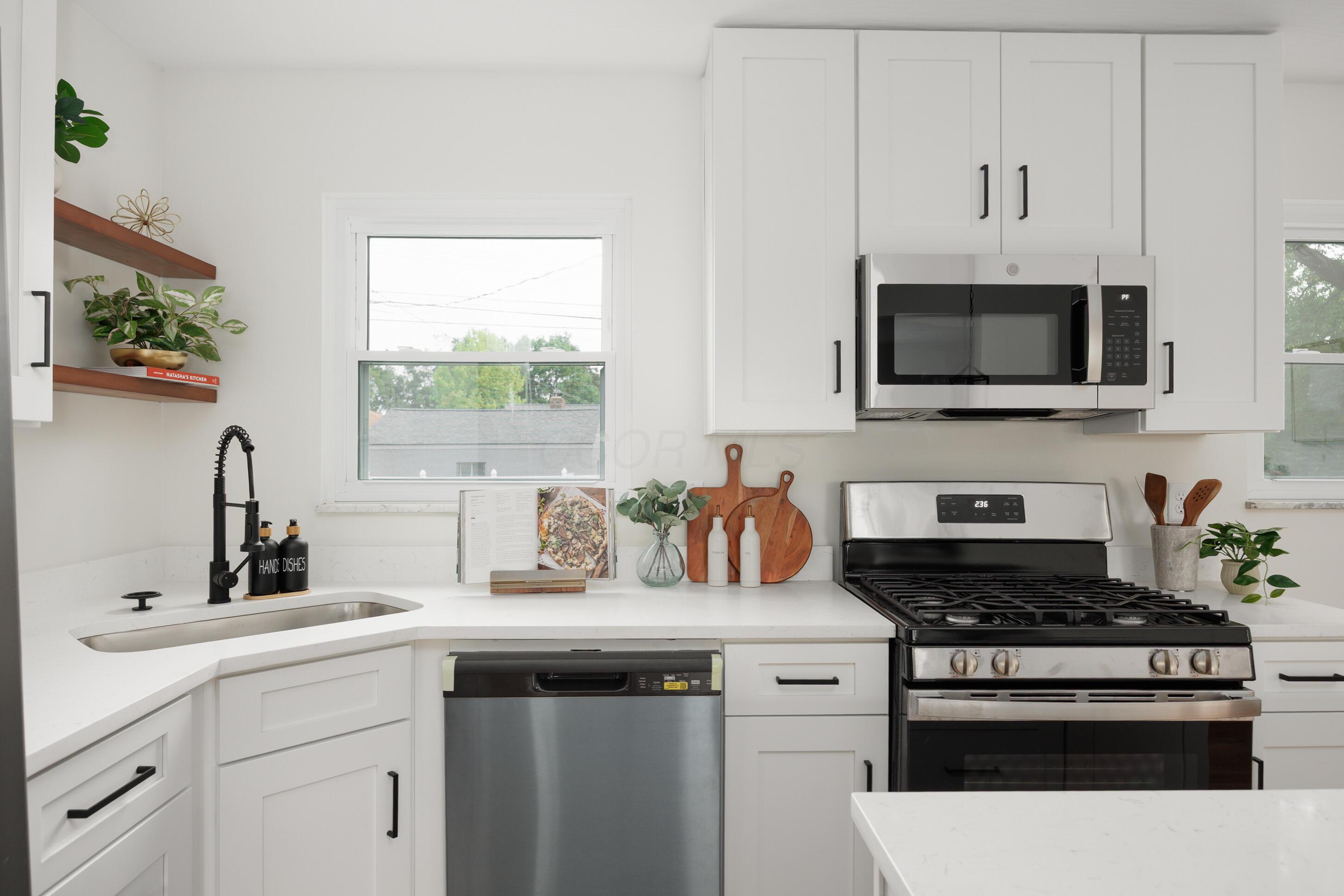 1079 Loring Road Columbus, OH 43224 - Photo 14 of 48 Kitchen