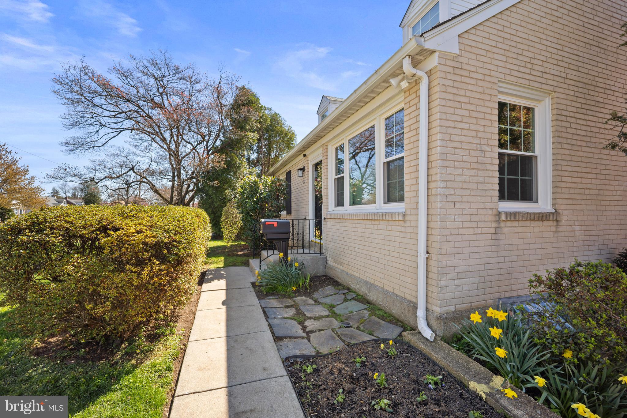 428 Kent Road Springfield, PA 19064 - Photo 3 of 33 Entrance