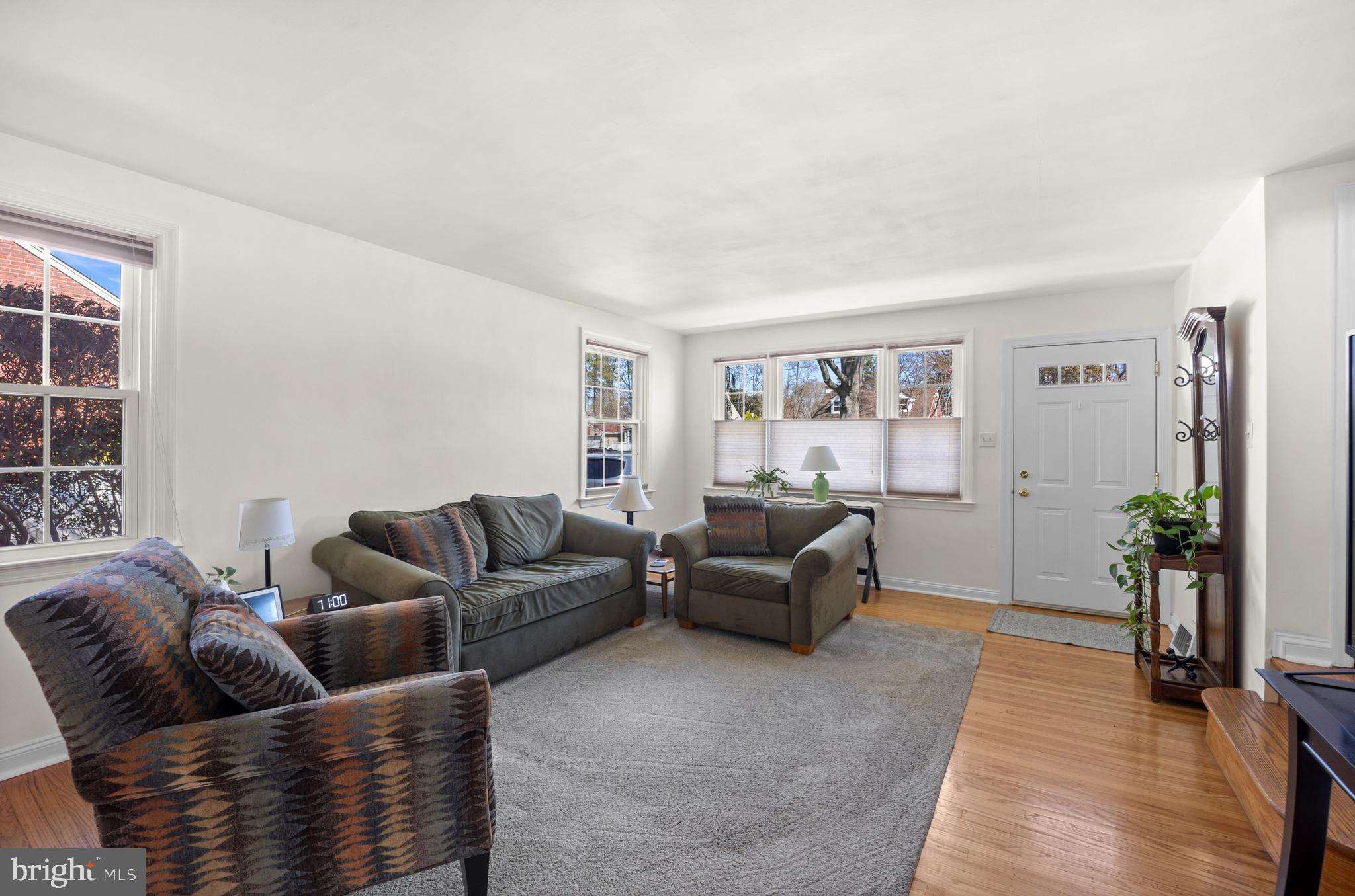 428 Kent Road Springfield, PA 19064 - Photo 4 of 33 Living Room