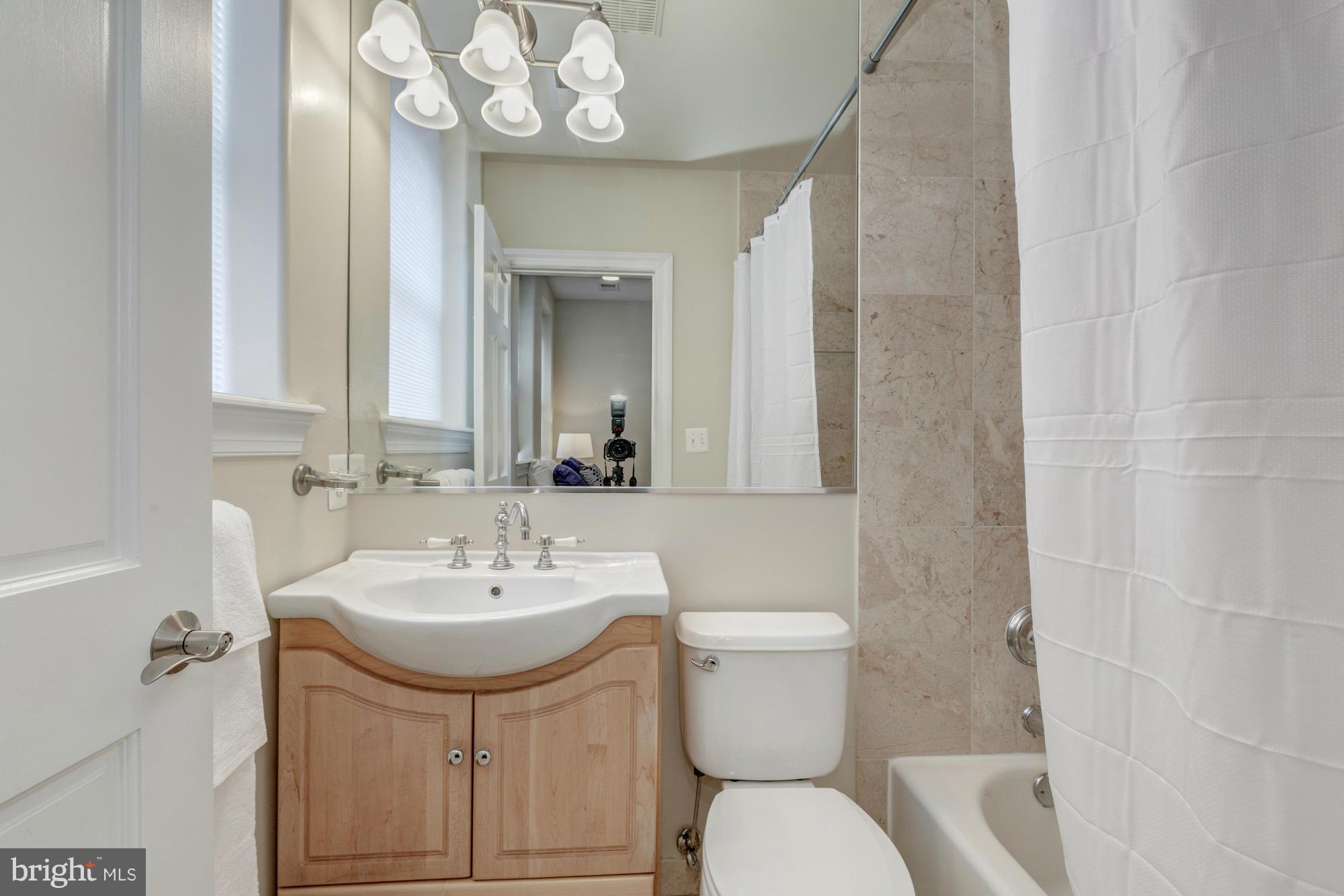 1103 Park Road Northwest, Unit 4 Washington, DC 20010 - Photo 14 of 21 Bathroom #2