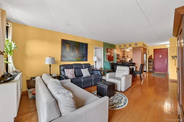 $550,000 | 1376 Midland Avenue, Unit 810, Bronxville, NY 10708
