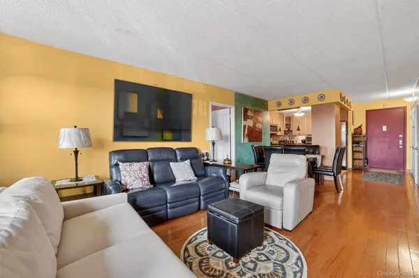 $550,000 | 1376 Midland Avenue, Unit 810, Bronxville, NY 10708