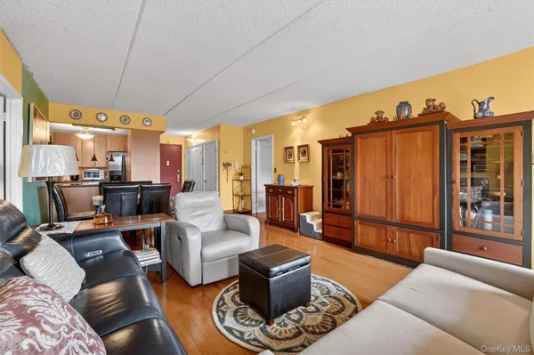 $550,000 | 1376 Midland Avenue, Unit 810, Bronxville, NY 10708
