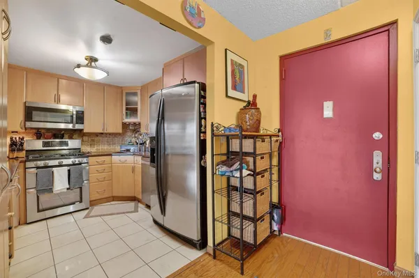 $550,000 | 1376 Midland Avenue, Unit 810, Bronxville, NY 10708