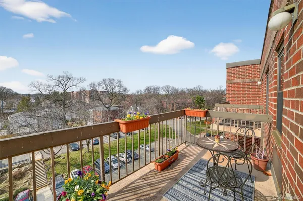 $550,000 | 1376 Midland Avenue, Unit 810, Bronxville, NY 10708